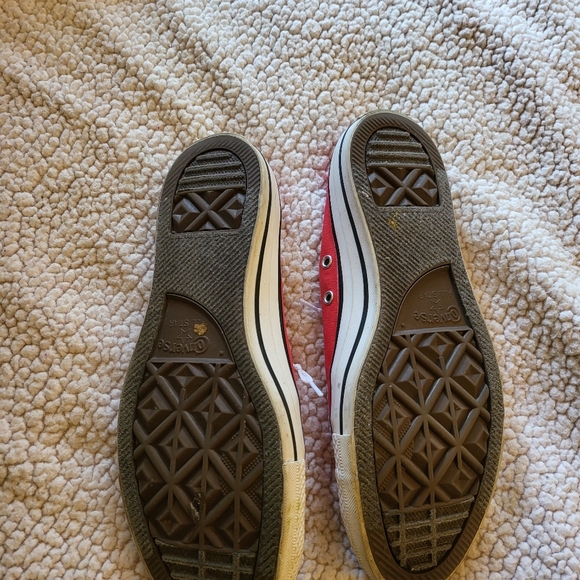 Red Converse Lowtop - Picture 4 of 4